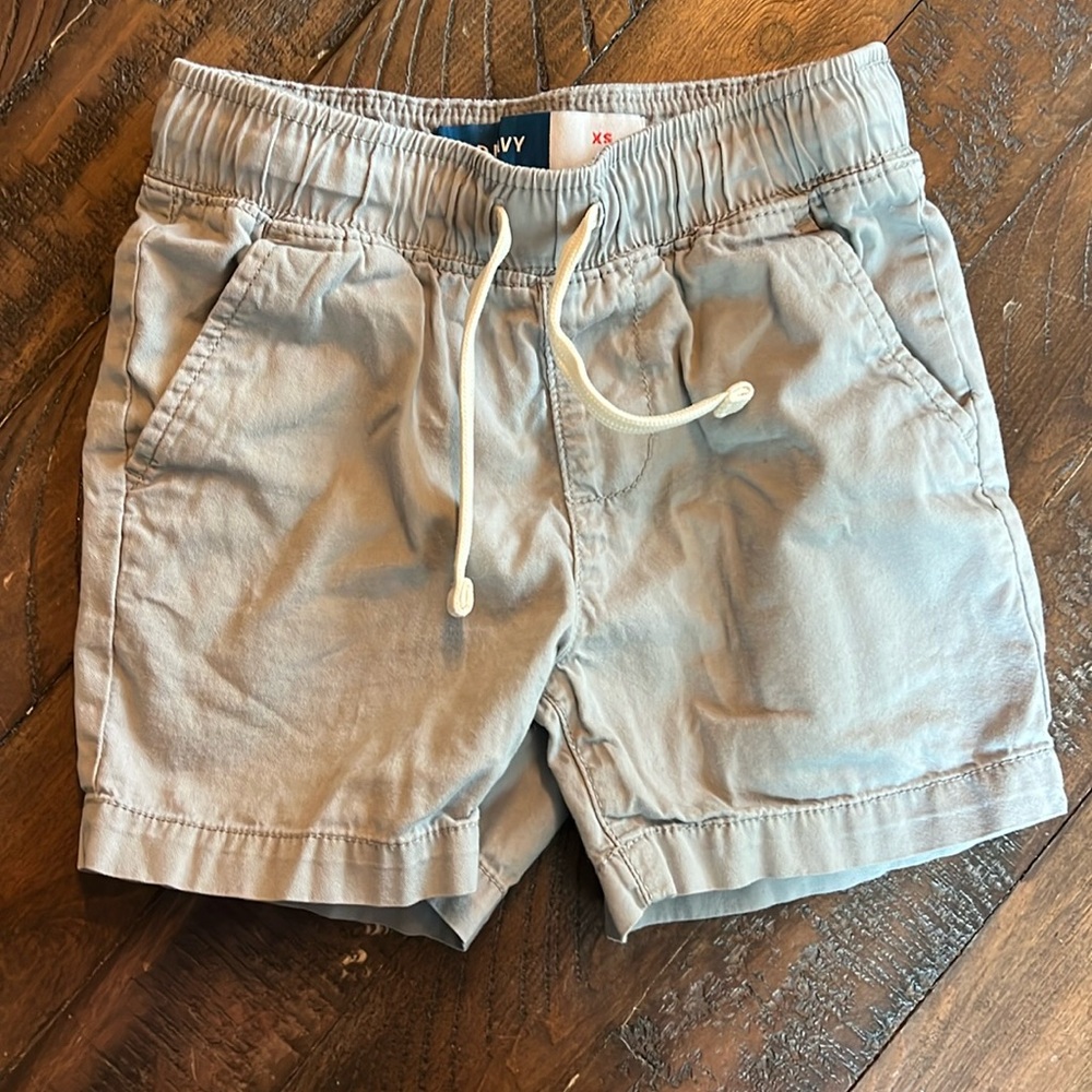 Gray boys 5T old navy shorts